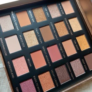 ICONIC LONDON Day To Slay Eyeshadow Palette